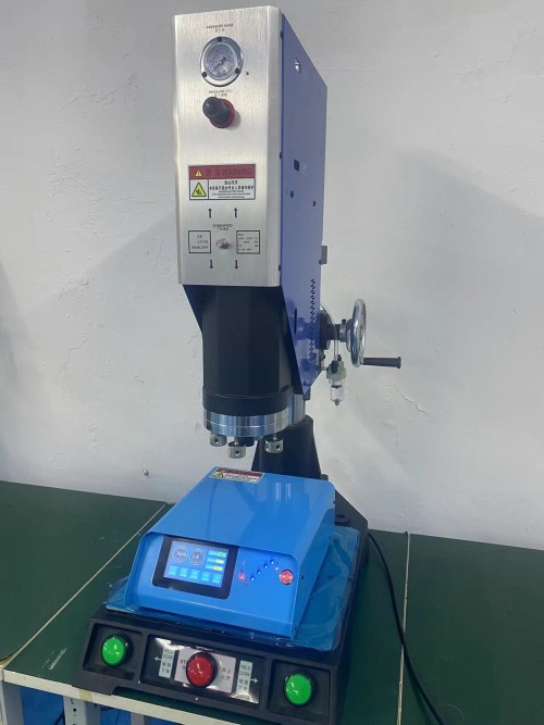 Ultrasonic plastic welding machine