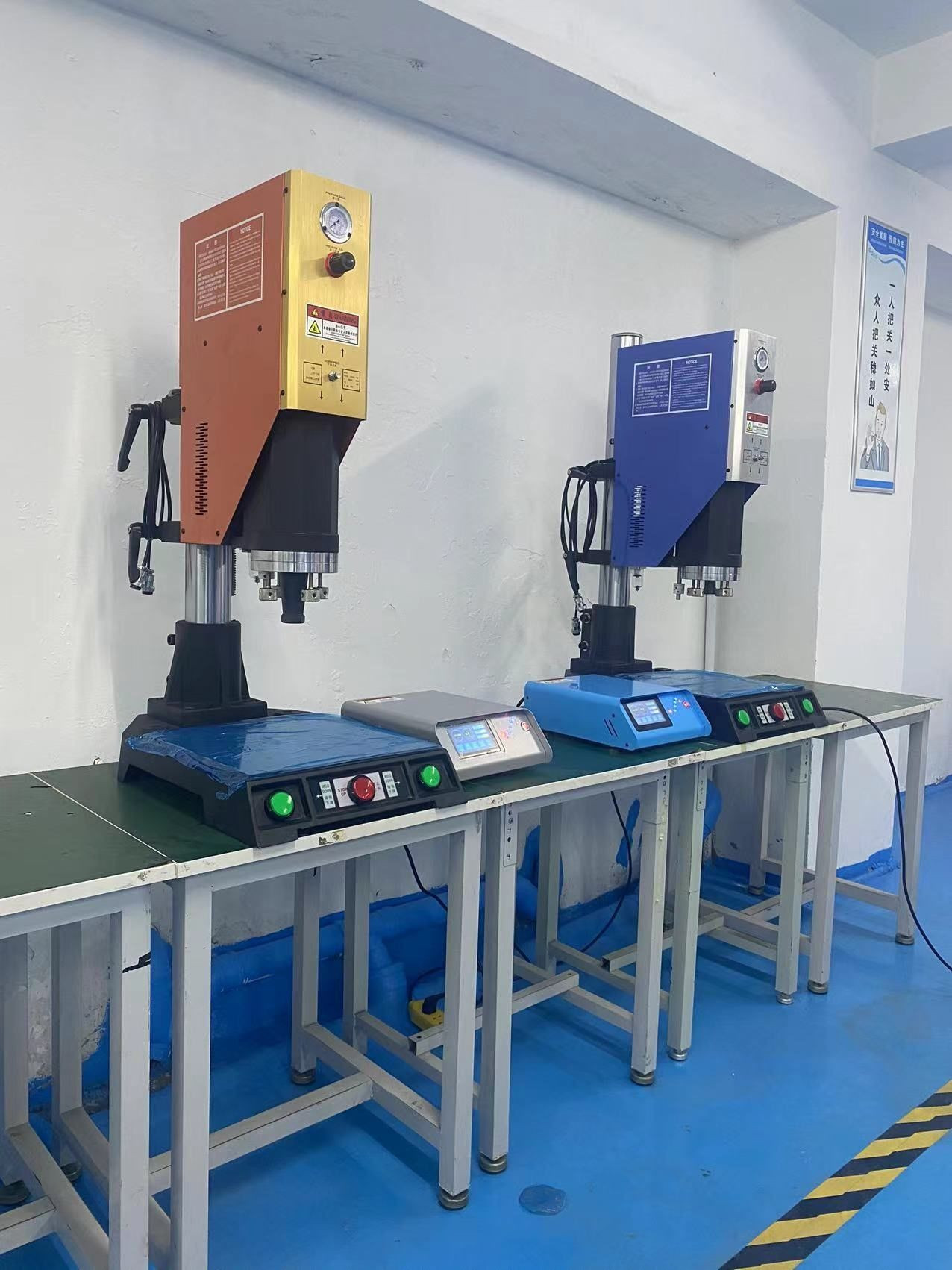 Ultrasonic plastic welding machine